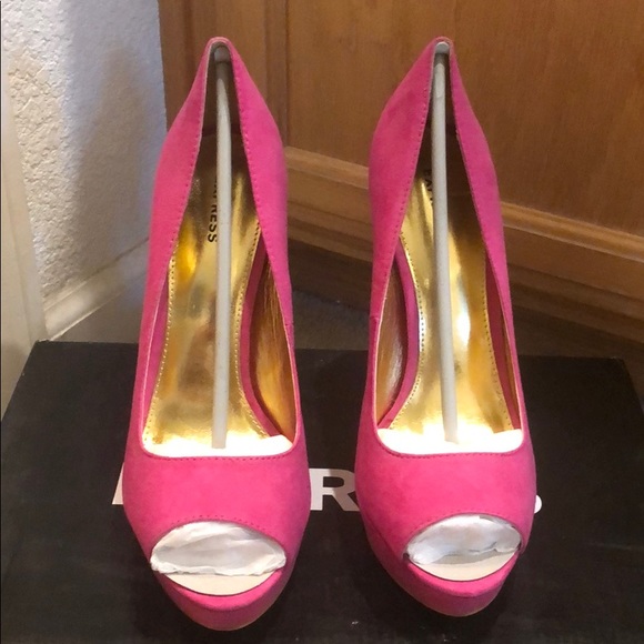 NIB Express heels - Picture 2 of 6